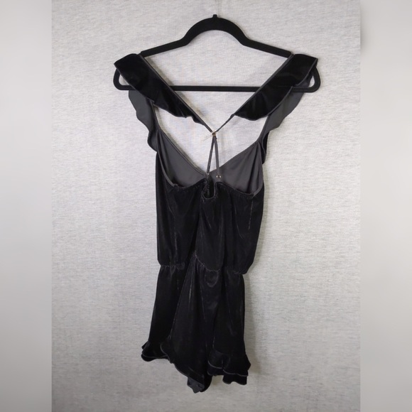 2x 👯‍♀️Host Pick⚡️Victoria’s Secret Velvet Romper - Picture 4 of 11